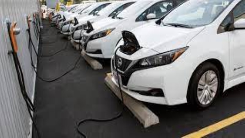 انخفاض أسعار السيارات الكهربائية أسرع من البنزين