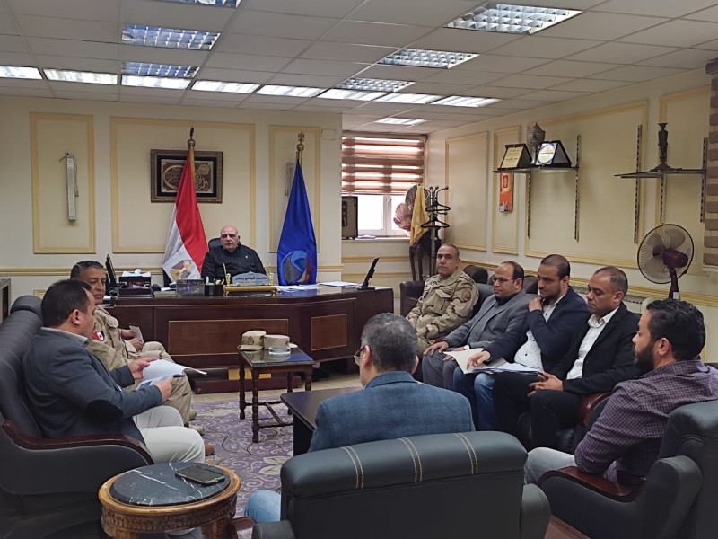 السكرتير العام يعقد اجتماعًا لدفع العمل بالمشروعات القومية الجاري تنفيذها على أرض محافظة البحيرة