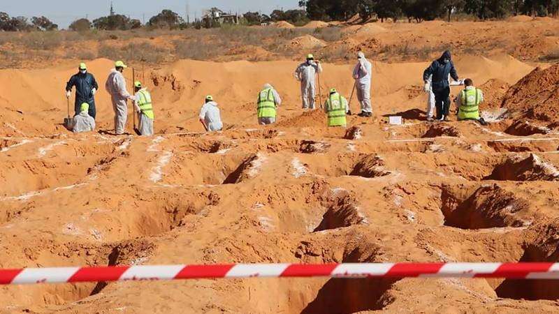العثور على جثث 65 مهاجرا في مقبرة جماعية بليبيا