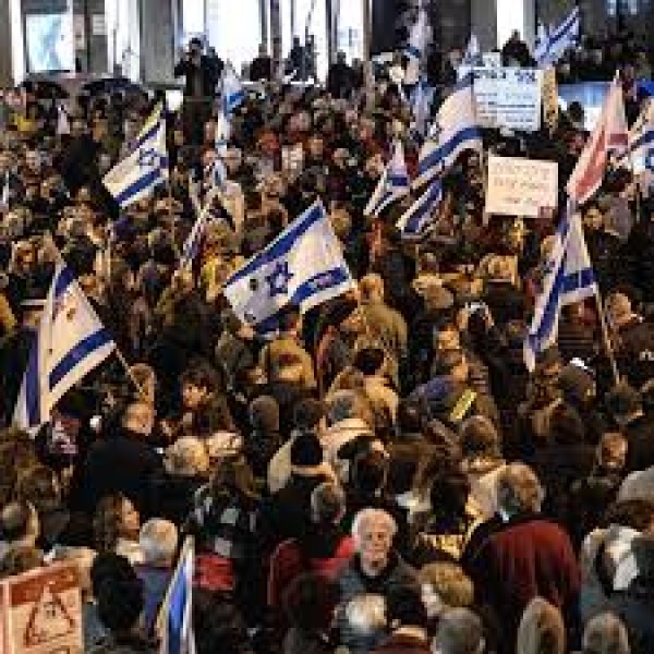 مظاهرات في تل أبيب للمطالبة بإقالة نتنياهو وإجراء انتخابات