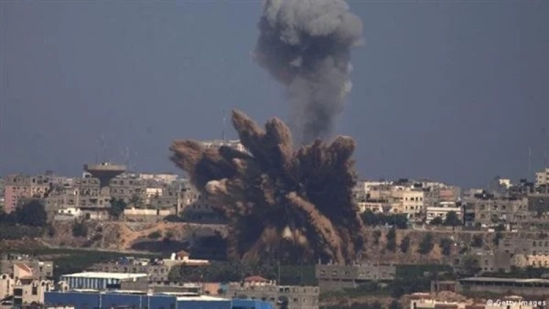 8 شهداء وعدة مصابين في قصف إسرائيلي شرق مدينة رفح الفلسطينية