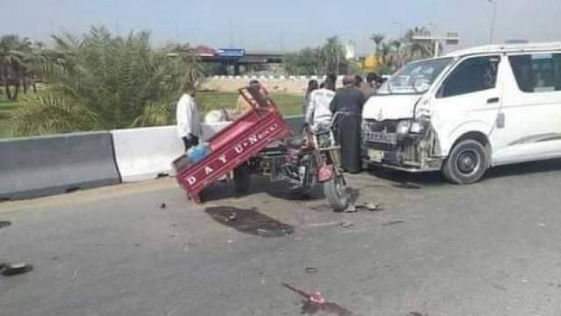مصرع وإصابة 12 في حادث تصادم بالطريق الصحراوي