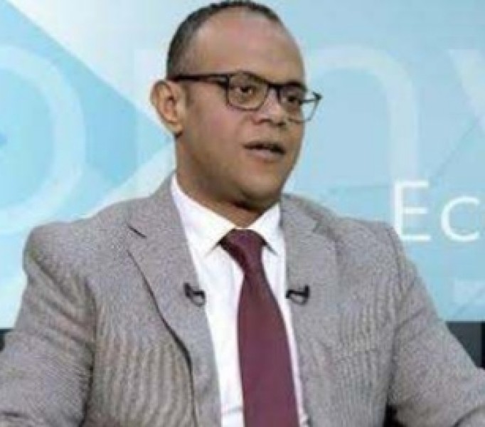 خبير اقتصادي: وفرة بعض السلع والخدمات الأساسية دفعت لاستقرار السوق المصري
