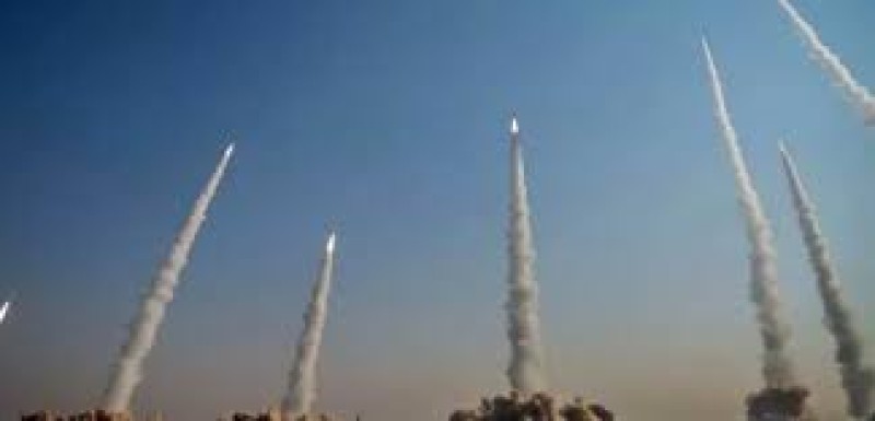 سقوط 15 صاروخًا على الأقل من لبنان على شمال إسرائيل