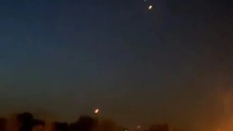 شاهد..قناة إيرانية تنشر أول فيديو للهجوم الإسرائيلي بالمسيرات قرب أصفهان