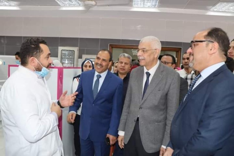 رئيس جامعة المنوفية يعلن إستقبال  وعلاج  أكثر من ٤٠٠ حالة  بالمجان  بالعيادات الخارجية بكلية طب الأسنان