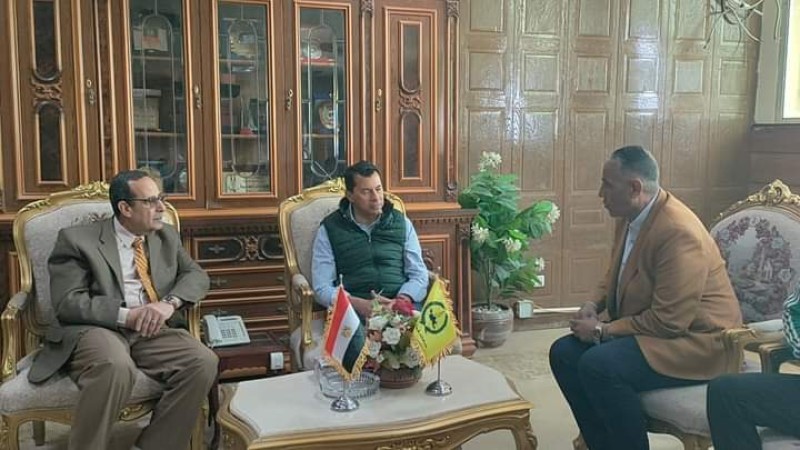 محافظ شمال سيناء يستقبل وزير الشباب والرياضة 