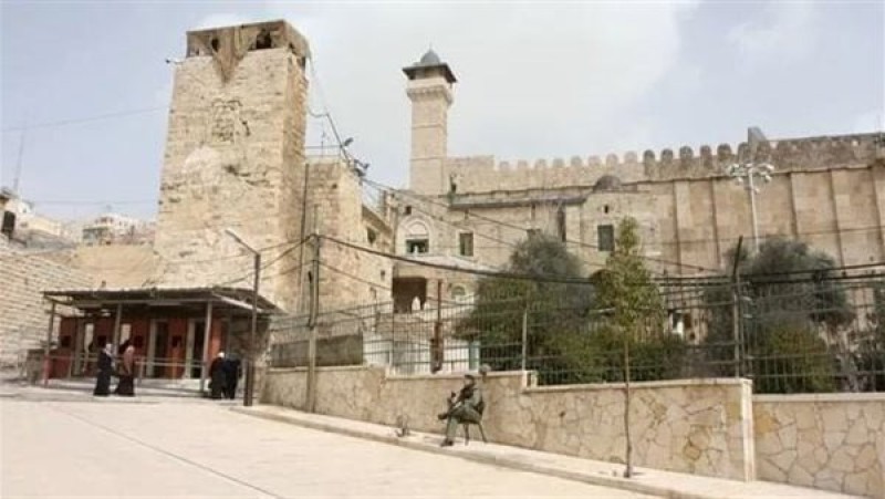 الاحتلال يغلق الحرم الإبراهيمي وارتفاع عدد مقتحمي المسجد الأقصى