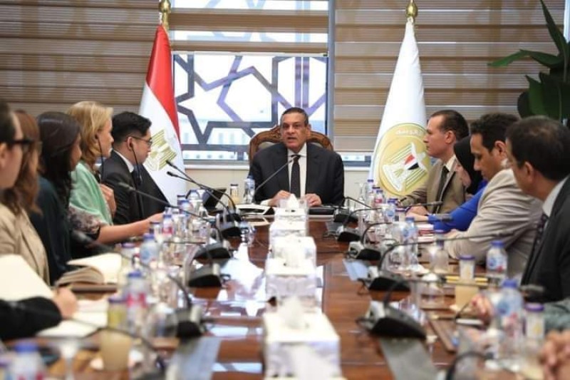 وزير التنمية المحلية يتابع مع وفد البنك الدولى الموقف التنفيذى لبرنامج التنمية المحلية بصعيد مصر