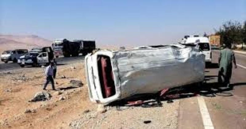 بالأسماء ... إصابة 12 شخصا في حادث انقلاب ميكروباص بالطريق الصحراوي بالبحيرة