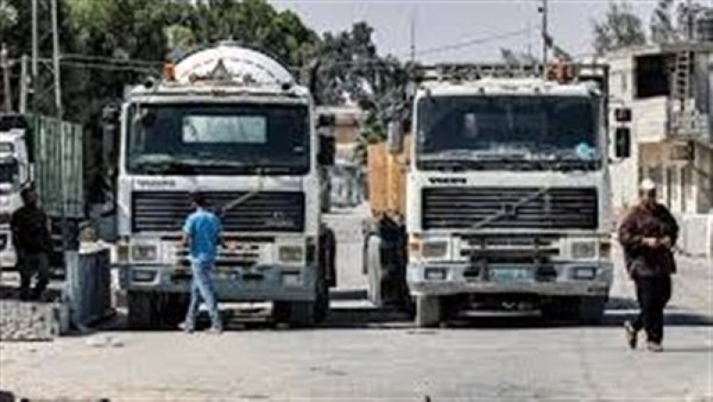 مستوطنون إسرائيليون يهاجمون قافلتي مساعدات في الطريق لغزة