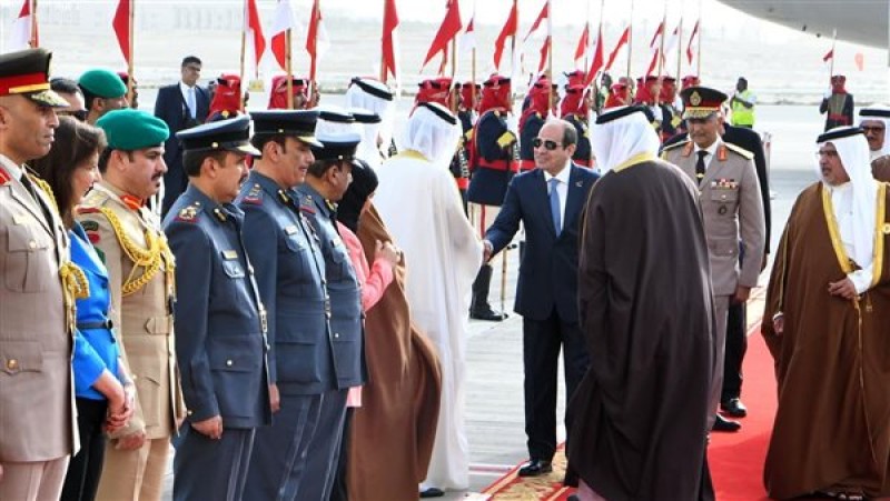 الرئيس السيسي يشارك في القمة العربية بالبحرين ويلتقي عددا من القادة العرب