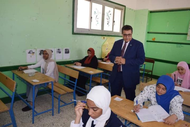 وكيل وزارة التربية والتعليم بجنوب سيناء يتابع إنطلاق مارثوان امتحانات الشهادة الإعدادية