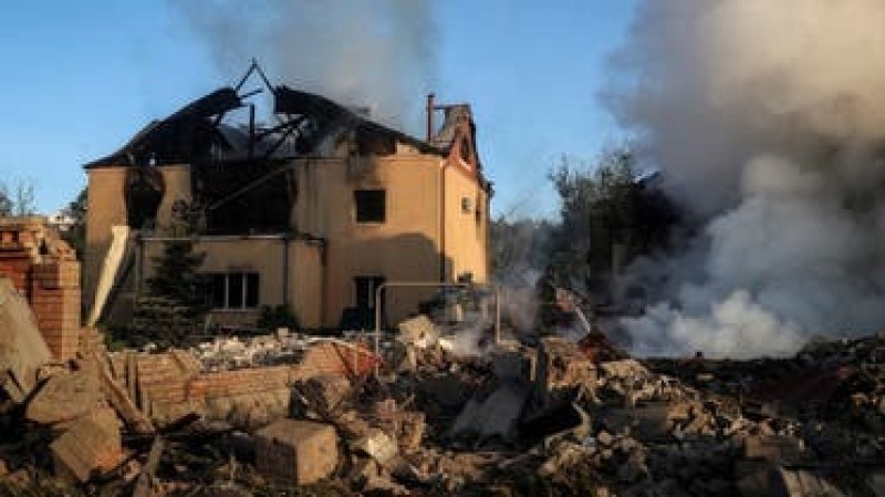 مقتل 6 مدنيين في هجوم استهدف مدينة خاركيف الأوكرانية (فيديو)