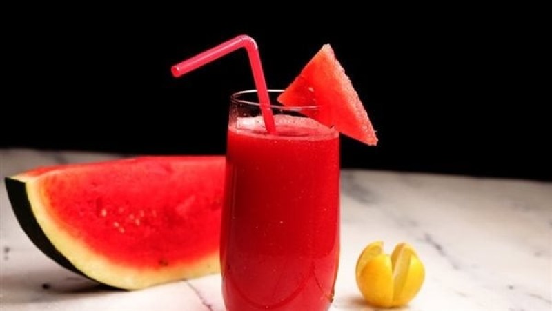 فوائد وأضرار تناول عصير البطيخ طوال الصيف