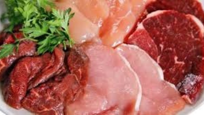 وزارة التموين تقدم اللحوم والدواجن بخصم 40%