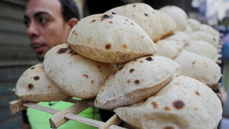 رد حاسم من الحكومة بشأن تقليص حصة المواطن من الخبز