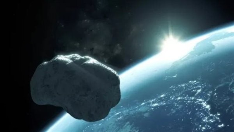 كويكب بحجم حافلة يقرب من الأرض.. هل يشكل خطراً؟