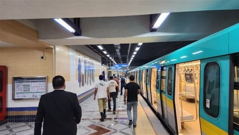 مترو الأنفاق: تركيب حاجز زجاجي أتوماتيكي على رصيف المترو لحماية الركاب