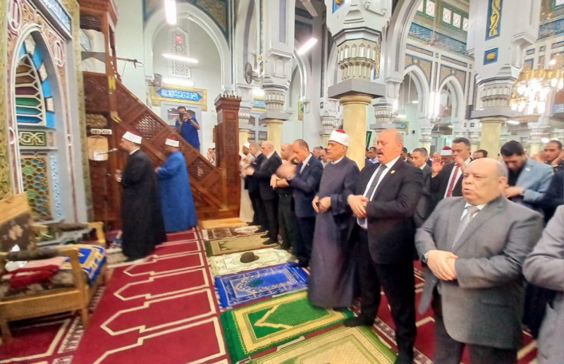 السكرتير العام للمحافظة يؤدى صلاة عيد الأضحى المبارك بمسجد التوبة بدمنهور