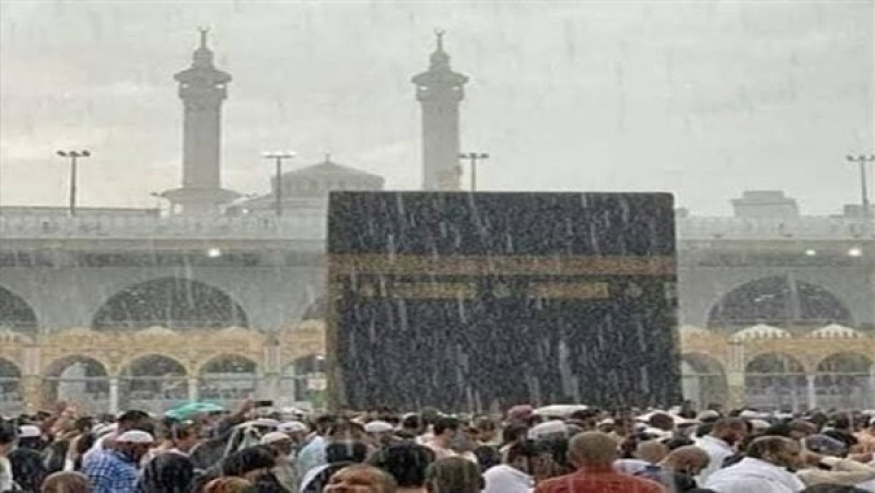 رغم الحر الشديد.. هطول أمطار غزيرة ومتوسطة في مكة ومشعر منى