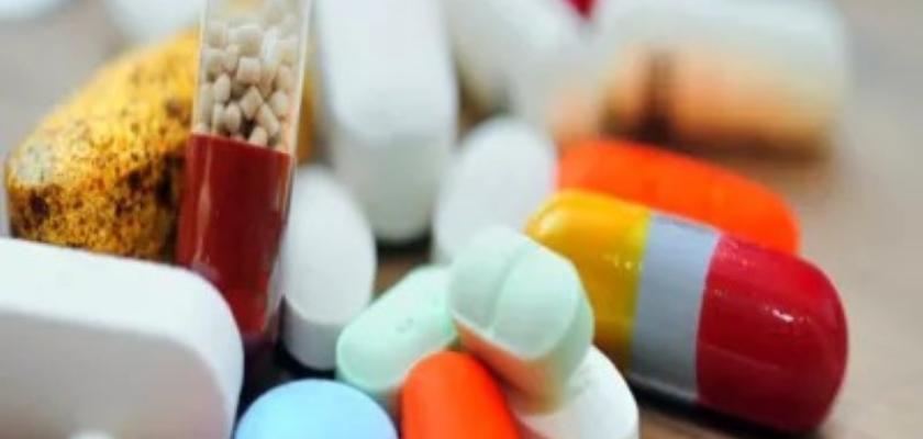 عوض تاج الدين يحذر من الاستخدام العشوائي للأدوية: المضادات الحيوية ليست للتجربة