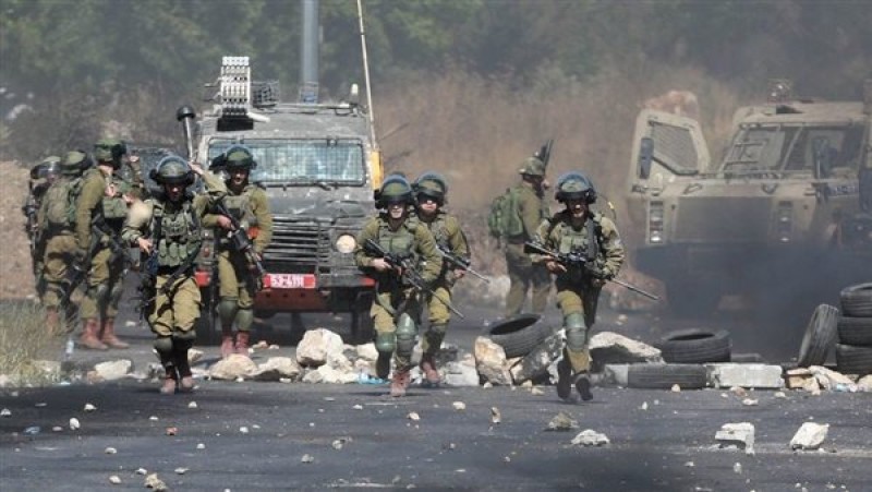 الاحتلال الإسرائيلي يشن هجوما على البنية التحتية للجيش السوري في مرتفعات الجولان