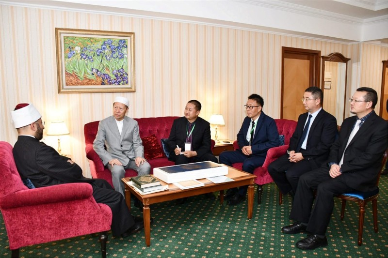 وزير الأوقاف يلتقي رئيس الجمعية الإسلامية الصينية ” صور ”