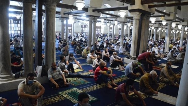 هل يجوز إنهاء المصلي عن الكلام أثناء خطبة الجمعة؟ الأزهر يجيب