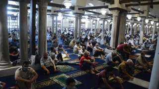 هل يجوز إنهاء المصلي عن الكلام أثناء خطبة الجمعة؟ الأزهر يجيب