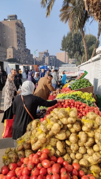 النجار يتابع انتظام سوق اليوم الواحد بأمبابة