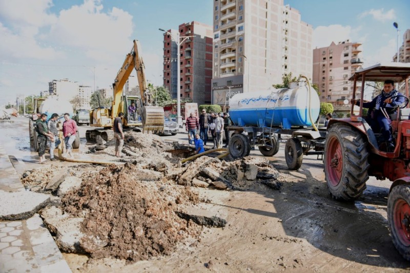 محافظ الدقهلية: سرعة الانتهاء من إصلاح كسر خط مياه بشارع الجيش بالمنصورة