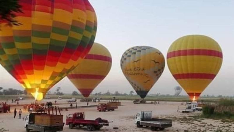 بيان عاجل من وزارة الطيران عن انحراف بالون طائر بمنطقة جبلية في الأقصر