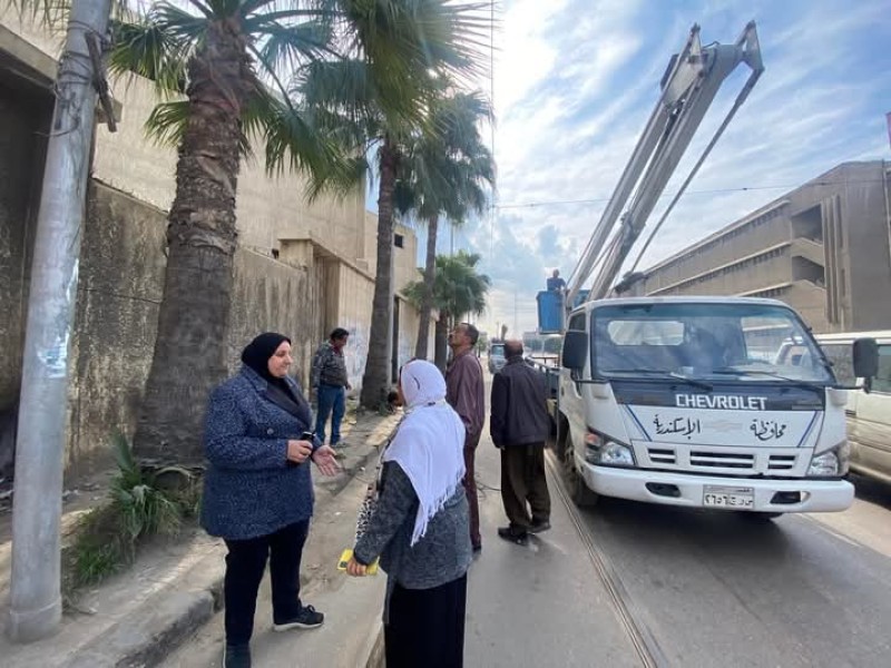 جولة تفقدية لرئيس حي غرب ومتابعه اعمال الصيانة والانارة ورفع كفاءة الاضاءة العامة