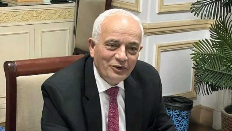 وزير التعليم السابق ينشر فيديو عن علاقة المعلم بطلابه