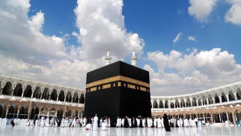 توفي زوجي بعدما دفعت تكاليف الحج فهل أسافر في العدة؟ الإفتاء تجيب