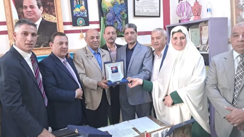 ”الرشيدي” يتفقد القوافل التعليمية بإدارة شربين التعليمية