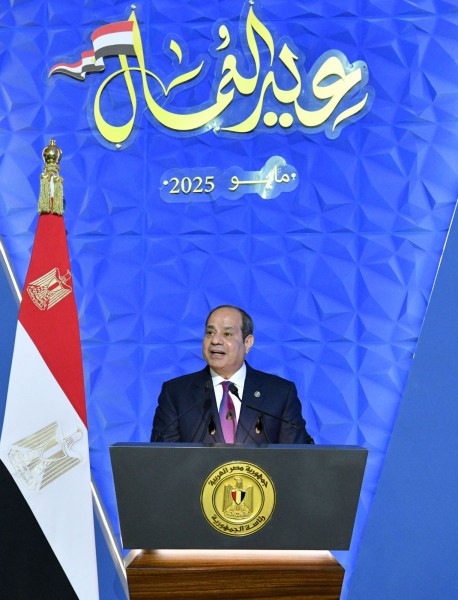 الرئيس السيسي: عيد العمال فرصة لتعزيز جهود التنمية والبناء