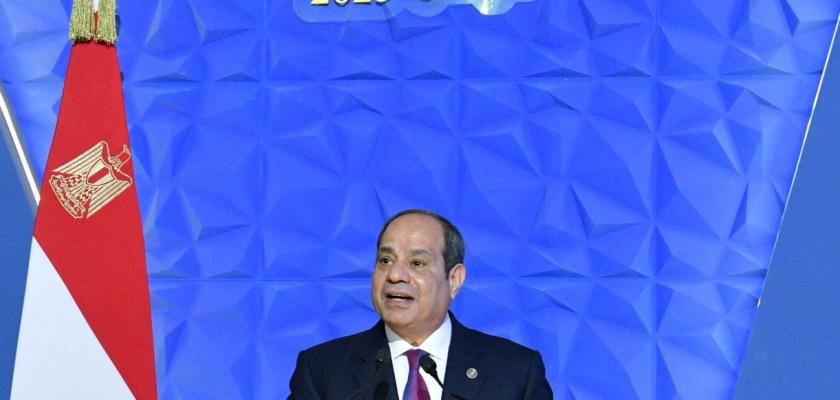 الرئيس السيسي: عيد العمال فرصة لتعزيز جهود التنمية والبناء