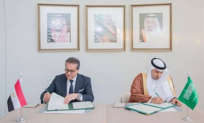 وزير الصحة يوقع مذكرة تفاهم مع وزير صحة المملكة العربية السعودية