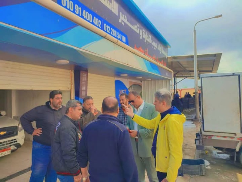 رئيس الغرفة التجارية بدمياط ورئيس مجلس مدينة دمياط يتفقدان محلات سوق شطا