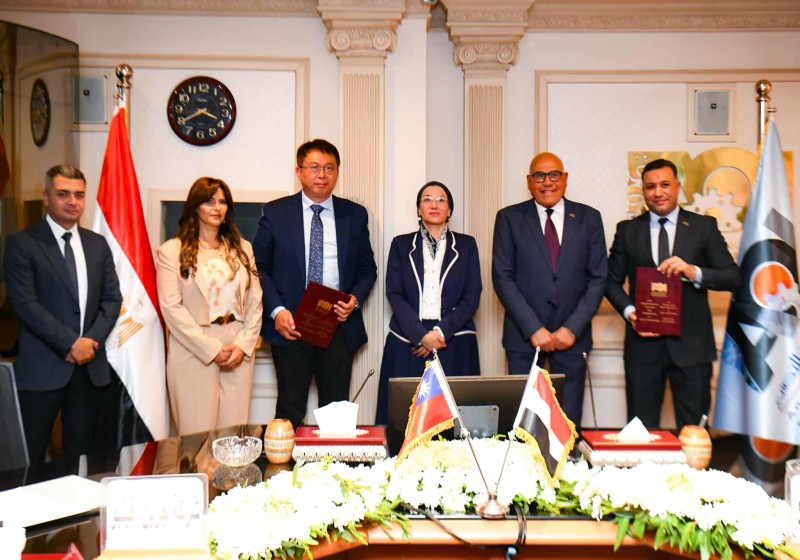 وزيرة البيئة ورئيس الهيئة العربية للتصنيع يشهدوا توقيع وإتفاقيات في مجال مشروعات حماية البيئة والمحافظة عليها