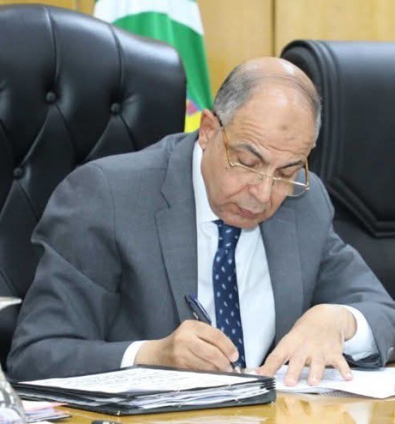 محافظ المنيا يوافق على تحسين خدمات النقل وفتح باب التقديم لترخيص 50 تاكسي جديد بمدينة المنيا