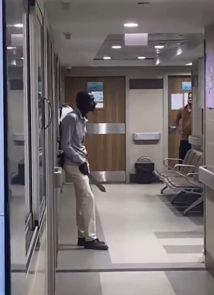 رئيس فرع الرعاية الصحية بأسوان: خلافات زوجية السبب في اقتحام شخص لمستشفى الحميات بسلاح أبيض