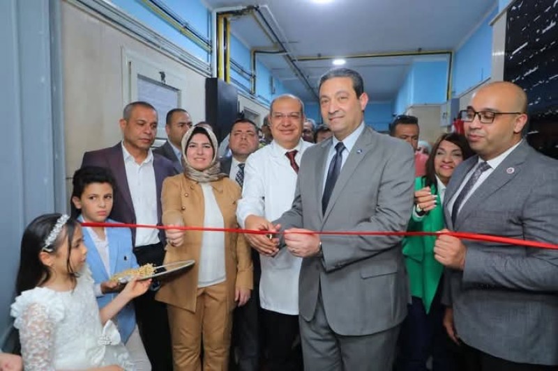 محافظ دمياط يُعلن بدء افتتاحات مشروعات العيد القومى بإزاحة ستار مشروع وحدة العناية المركزة بمستشفى دمياط العام