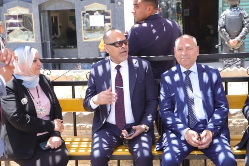 وزير العمل ومحافظ القاهرة يتفقدان أماكن انتظار لائقة لعمال التراحيل بباب الشعرية