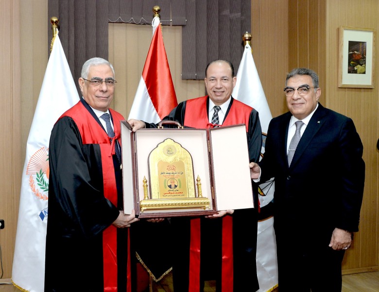 جامعة المنصورة تمنح النائب العام المصري الدكتوراه الفخرية تقديرًا لإسهاماته في دعم العدالة
