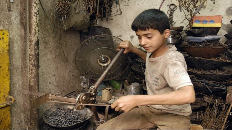 تشغيل الأطفال فى هذه المهن يعرضك للغرامة وغلق المنشأة