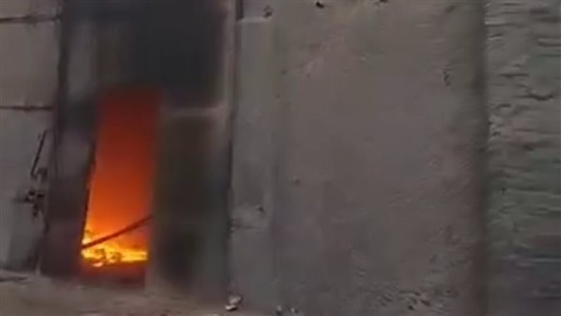 مدينة السلام تشهد حريقًا بمصنع بلاستيك: جهود السيطرة
