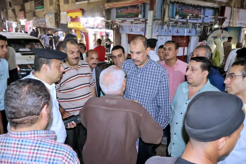 محافظ سوهاج يواصل جولاته الميدانية لمتابعة مشروعات التطوير والانضباط بالشوارع والأسواق
